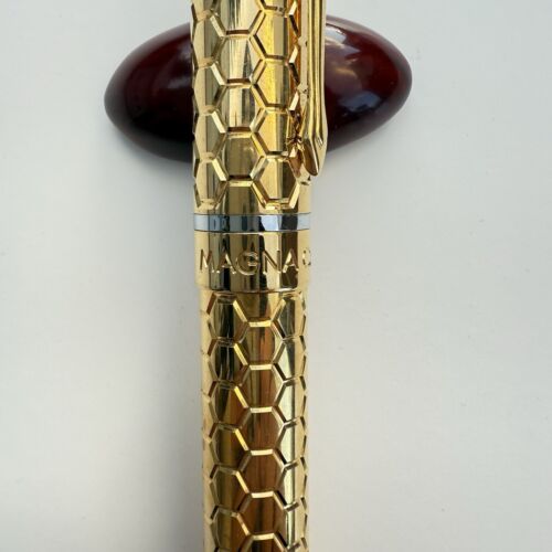 Magna Carta “Honey Comb” Fountain Pen, Gold Plated