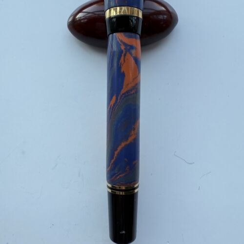 Parker Duofold International “Swirl” Ebonite, 18K M Nib