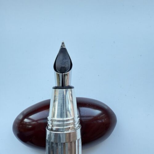 S.T. DUPONT St Germain Fountain Pen 18K M Nib