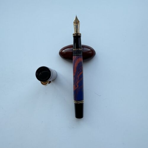 Parker Duofold International “Swirl” Ebonite, 18K Needlepoint (#80) Nib