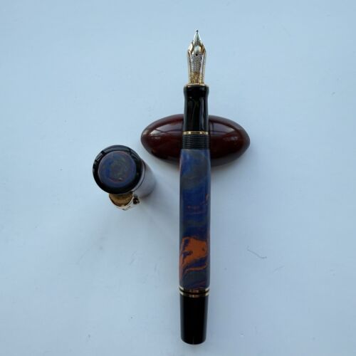 Parker Duofold International “Swirl” Ebonite, 18K M Nib