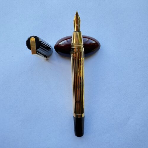 S.T. DUPONT St Germain Fountain Pen 18K M Nib