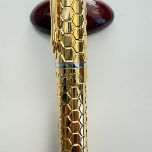 Magna Carta “Honey Comb” Fountain Pen, Gold Plated