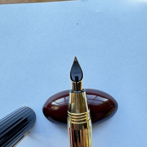 S.T. DUPONT St Germain Fountain Pen 18K M Nib