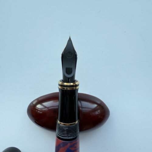 Parker Duofold International “Swirl” Ebonite, 18K Needlepoint (#80) Nib