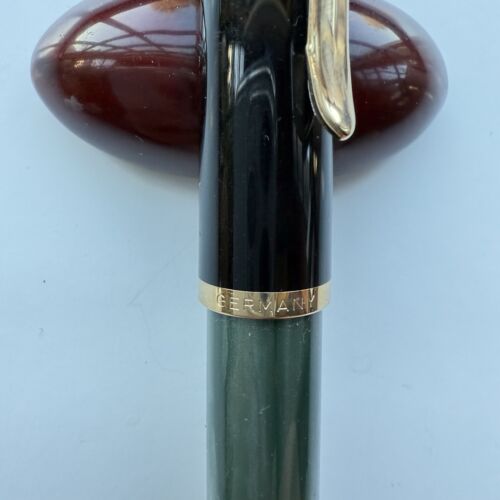 Pelikan Classic M200 Green Marbled fountain pen - 14C M Nib