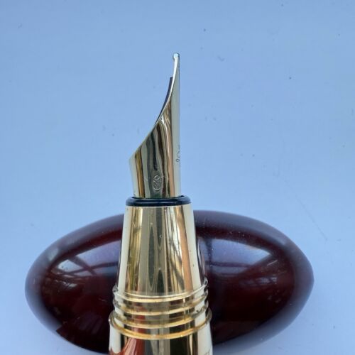 S.T. DUPONT St Germain Fountain Pen 18K M Nib