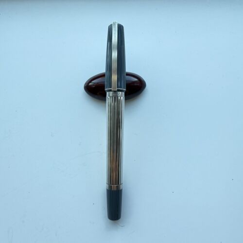 S.T. DUPONT St Germain Fountain Pen 18K M Nib
