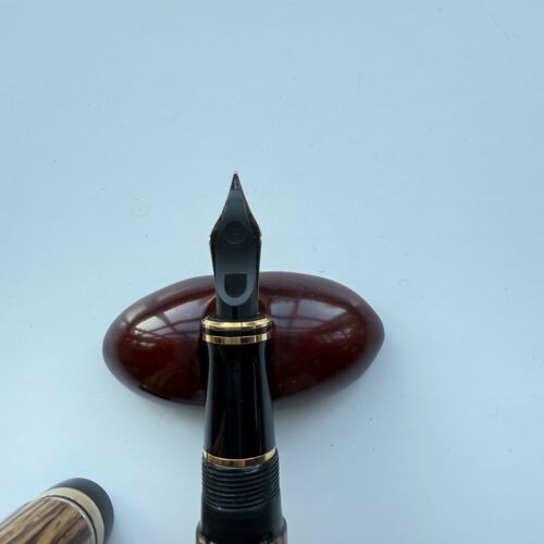 Parker Duofold International Wood Overlay, 18k F Nib