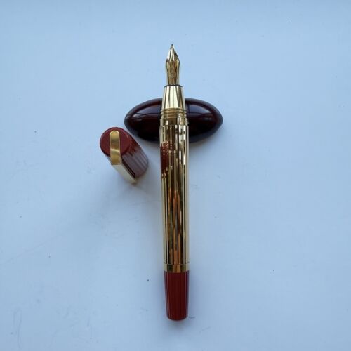 S.T. DUPONT St Germain Fountain Pen 18K M Nib