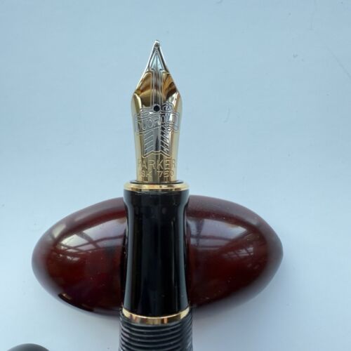 Parker Duofold International “Swirl” Ebonite, 18K M Nib