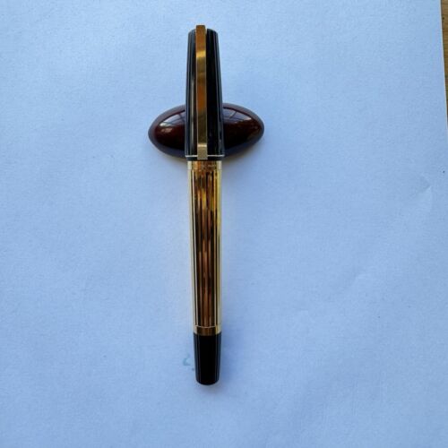 S.T. DUPONT St Germain Fountain Pen 18K M Nib