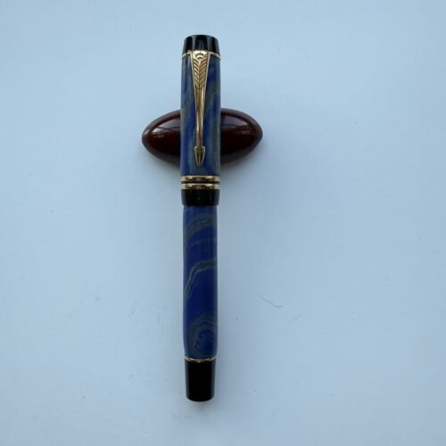 Parker Duofold International “Swirl” Ebonite, 18K M Nib