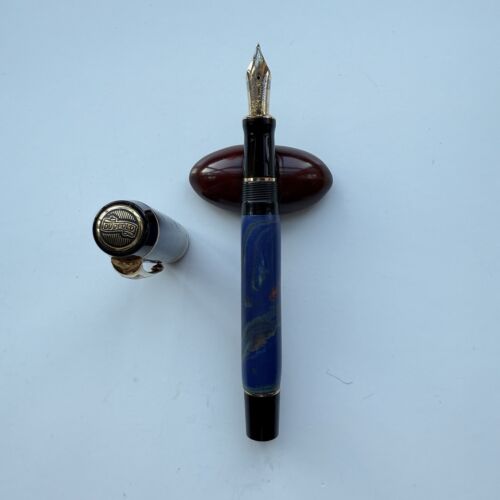 Parker Duofold International “Swirl” Ebonite, 18K M Nib