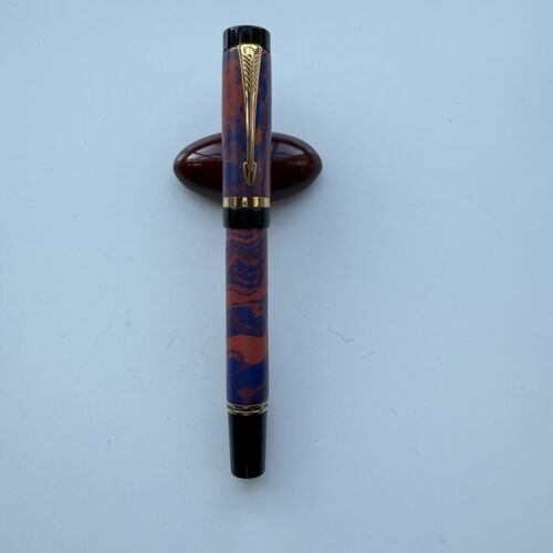 Parker Duofold International “Swirl” Ebonite, 18K Needlepoint (#80) Nib 