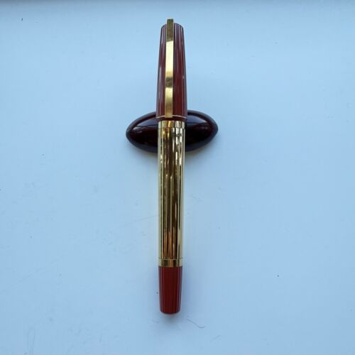 S.T. DUPONT St Germain Fountain Pen 18K M Nib